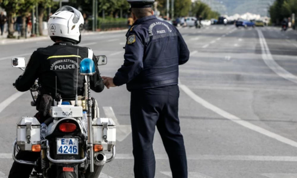 Επίθεση με μολότοφ σε δύο μηχανές της Τροχαίας-Έρευνες της ΕΛ.ΑΣ